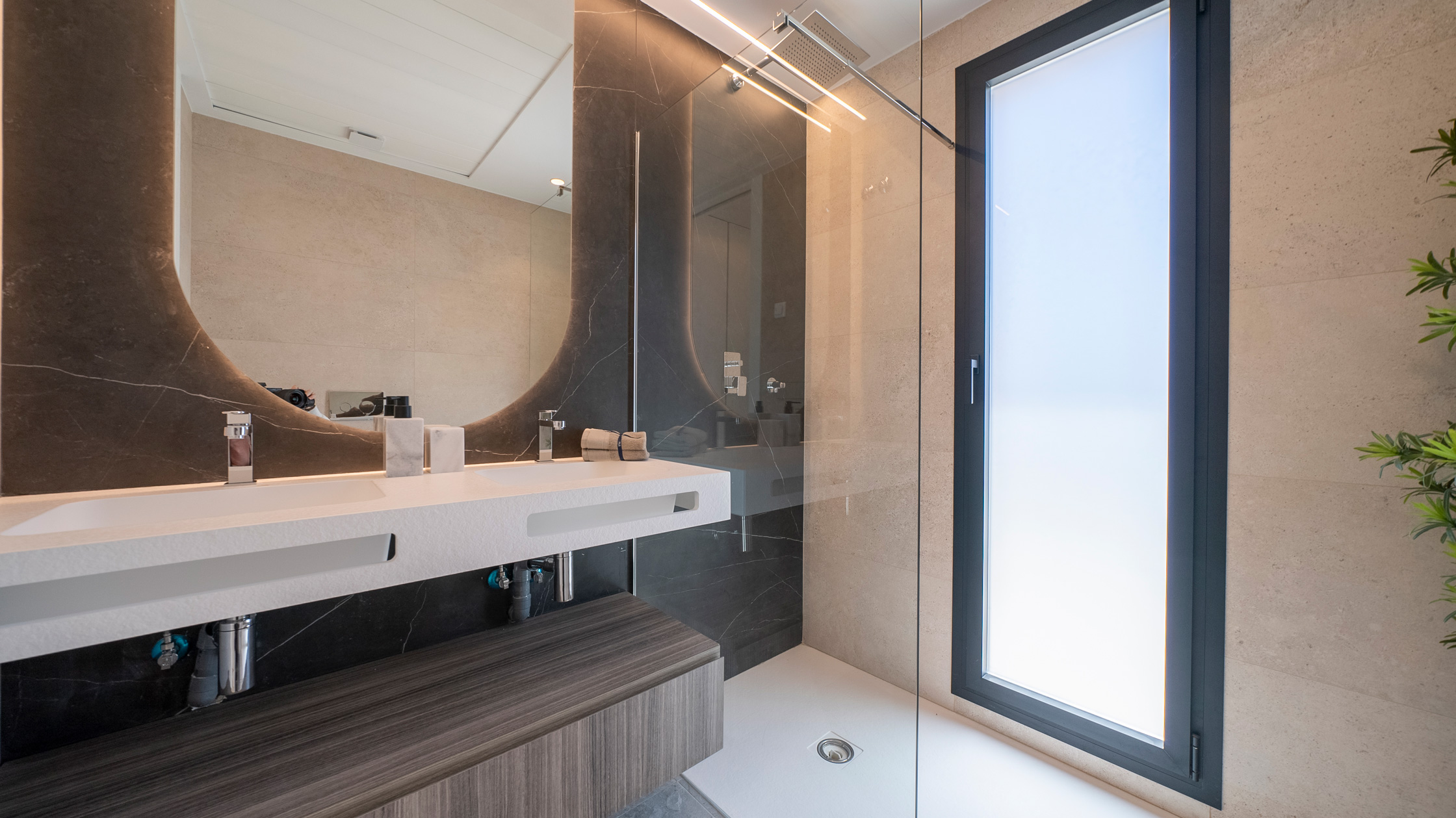 01J14TBF4C9F45R7AH4YRHMWFN